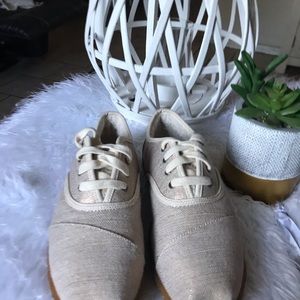 Toms size 6
